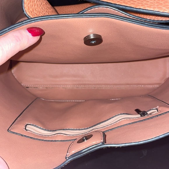 Leather stand up shoulder bag - Picture 6 of 7